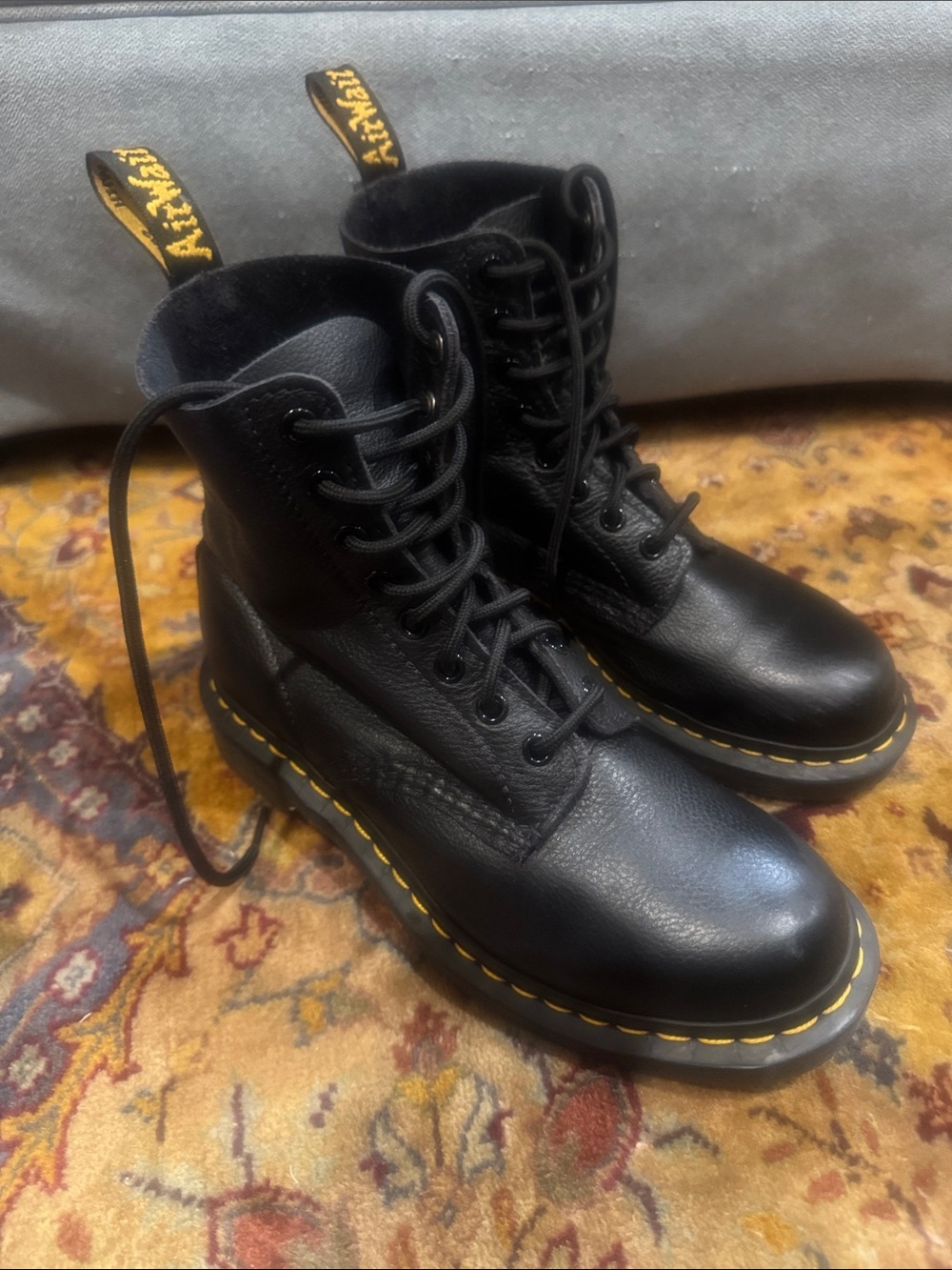 Dr. Martens Black Leather 8-Eye Lace-Up Boots/ Yellow Stitching size L 7/ M 6